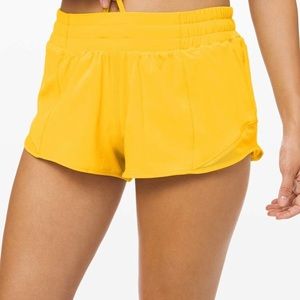 ISO LULULEMON HOTTY HOT SHORTS COLOR HONEYCOMB